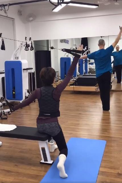 健身 视频,高效塑形动作大揭秘